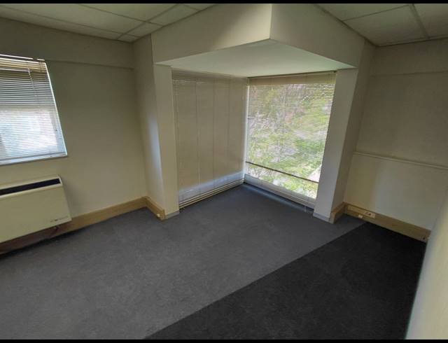 104M² OFFICE TO LET IN FOURWAYS